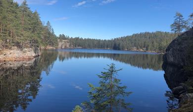 Lake Svarttjenn in Helle